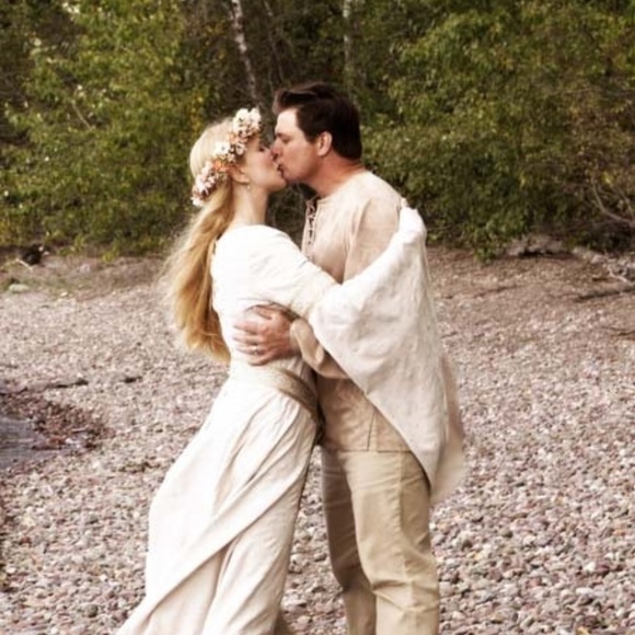 Meet your Posher, April - Picture 1 of 8